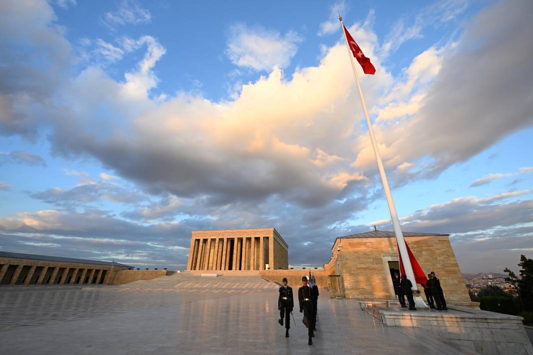 Türk bayrağının gönderden hiç inmediği yer 29